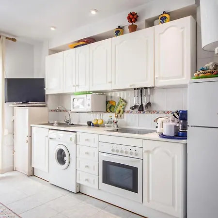 Cozy In With Kitchen Apartment *